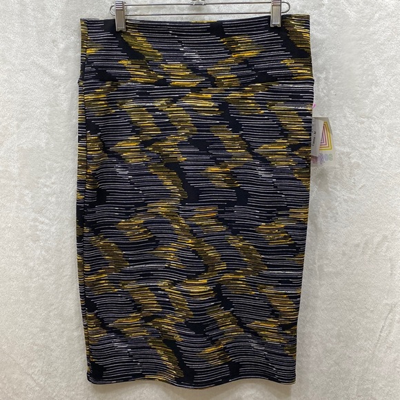 LuLaRoe Dresses & Skirts - LulaRoe Cassie pencil skirt